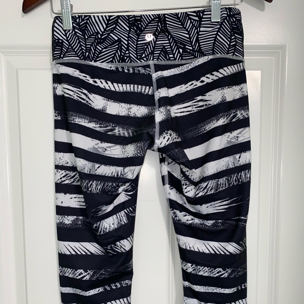 Lululemon crops size 6